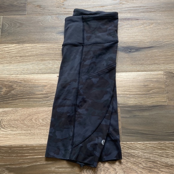 Lululemon Fast and Free Camo Biker Shorts - Picture 5 of 9